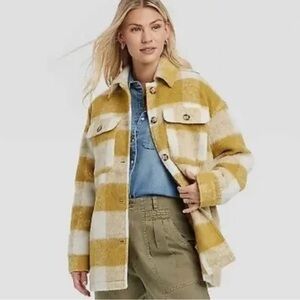 Universal Thread Women's Yellow and Cream Plaid Teddy Shacket